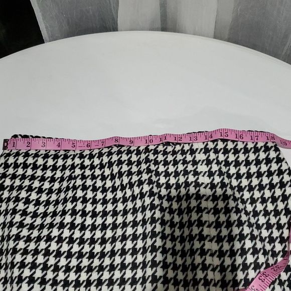 Newport News Black and White Houndstooth Skirt Set - Picture 4 of 9
